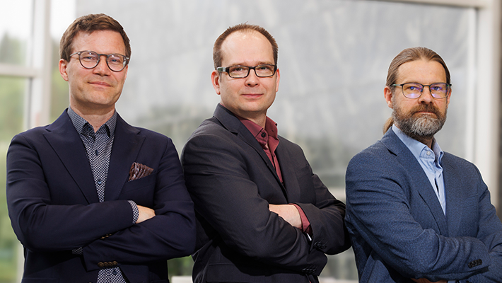 Jyväskylän yliopistossa on aloittanut 1.9.2025 kolme uutta matematiikan professoria. Vasemmalta: Vesa Julin, Mikko Parviainen ja Tapio Rajala.