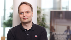 Jyväskylän yliopiston matematiikan ja tilastotieteen laitoksen yliopistonopettaja Tuomo Äkkinen on Keski-Suomen LUMA-keskuksen johtaja.