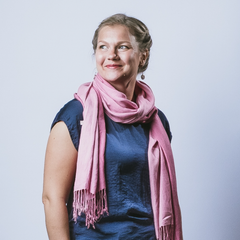 Aura Kaarivuo tarkasteli väitöskirjassaan kaupunkiäänimaisemien suunnittelua kansalaisten kokemusten ja tunteiden näkökulmasta.