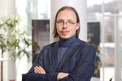 Professori Ilkka Pölönen tutkii työssään spektrikuvia ja niiden analysoiminen koneoppimisen ja matemaattisen mallintamisen avulla.