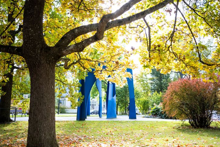 Jyväskylän yliopistossa aloittaa työnsä uusi Suomen Akatemian rahoittama kvanttimateriaalien huippuyksikkö.