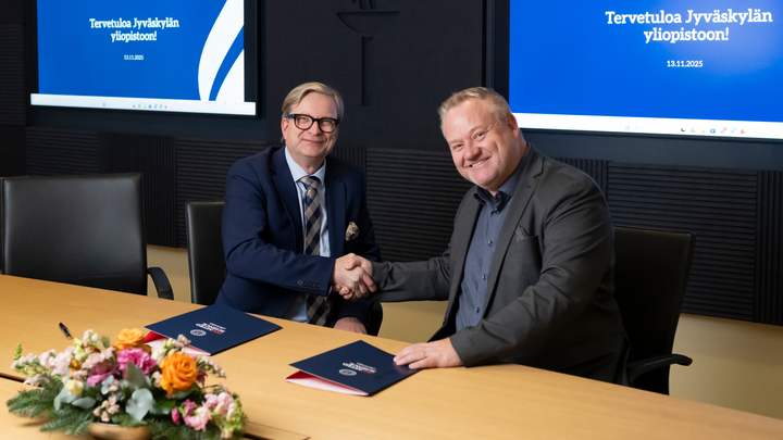 Rehtori Jari Ojala ja toimitusjohtaja Tom Lind.