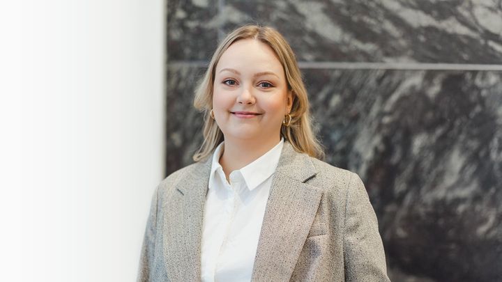 Jenny Elo tutki väitöskirjassaan digitaalisten palveluiden kehittämistä jatkuvana prosessina.