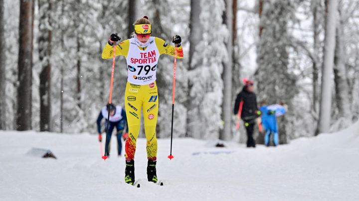 Oona Kettunen kilpailee aktiivisesti pitkän matkan hiihdossa ja työskentelee tutkijana Jyväskylän yliopiston liikuntatieteellisessä tiedekunnassa, Vuokatin liikuntateknologian yksikössä.