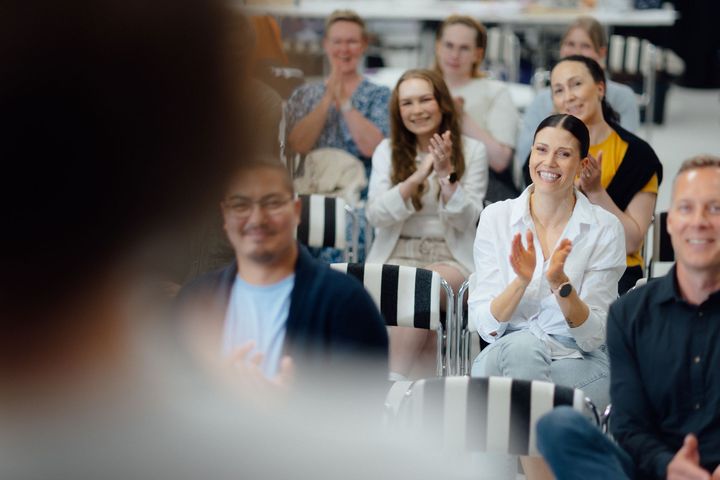 Tiedettä kaikille -toiminta tarjoaa yleisöluentoja, tiedepahtumia, työpajoja, näyttelyitä sekä keskusteluja suurelle yleisölle Jyväskylän yliopistossa.