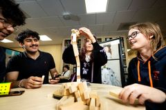 Oppilaskuulemisissa oppilaat peräänkuuluttivat nuorten mielenterveyspalveluiden parantamista ja toivoivat, että myös koulujen arjessa löydetään keinoja vahvistaa mielen hyvinvointia.