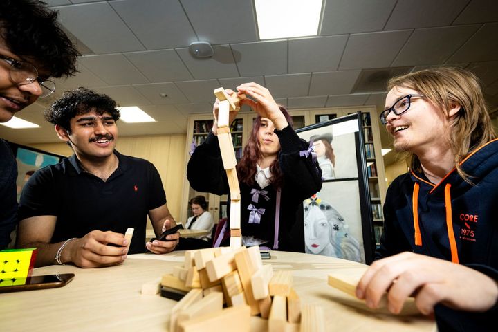 Oppilaskuulemisissa oppilaat peräänkuuluttivat nuorten mielenterveyspalveluiden parantamista ja toivoivat, että myös koulujen arjessa löydetään keinoja vahvistaa mielen hyvinvointia.