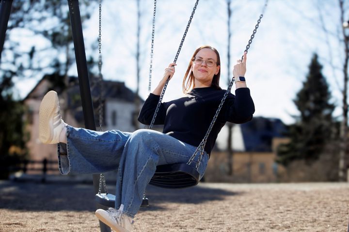 Akatemiatutkija Essi Jouhki tutkii lapsuuden, leikin ja mielikuvituksen historiaa Jyväskylän yliopistossa.