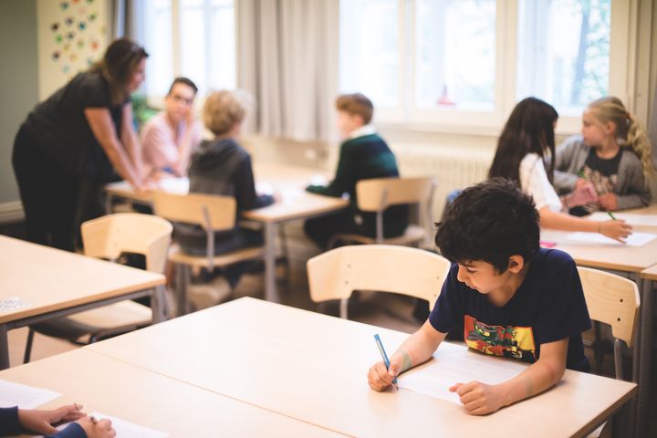 Vaikka suomalainen koulutus on maailmanlaajuisesti tunnettu tasa-arvostaan, kohtaavat maahanmuuttajaperheet monenlaisia koulun ja kodin yhteistyön haasteita.
