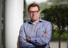 Veikko Halttunen tutkii digitalisaation ympäristövaikutuksia ja tietojärjestelmien vastuullista käyttöä Jyväskylän yliopistossa.