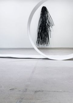 Monika Sosnowska, Pipe, 2020. Courtesy of the artist & Foksal Gallery Foundation (front) Monika Sosnowska, Rebar 16, 2017. Courtesy of the artist and Hauser & Wirth (back) © Paula Virta / EMMA – Espoon modernin taiteen museo