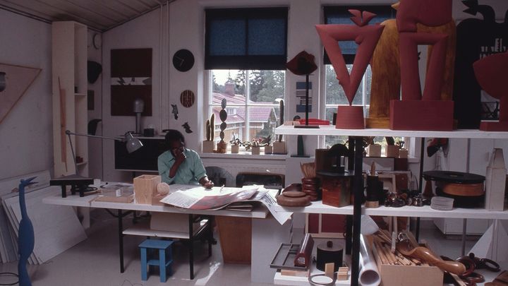 Howard Smith in his studio at Tervakoski, archive image.