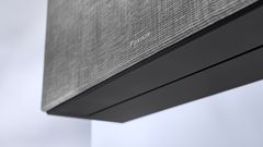 Daikin Stylish -ilmalämpöpumppu, harmaa kangas. Uudet vaihtoehdot suunniteltu muistuttamaan luonnonmateriaaleja. Ne täydentävät nykyisiä valkoisia ja mustia Stylish-malleja ja antavat mahdollisuuden valita entistä paremmin kodin tyyliin sopivan laitteen.