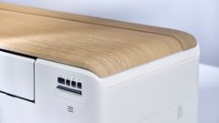 Daikin Stylish -ilmalämpöpumppu, vaalea puu. Uudet vaihtoehdot suunniteltu muistuttamaan luonnonmateriaaleja. Ne täydentävät nykyisiä valkoisia ja mustia Stylish-malleja ja antavat mahdollisuuden valita entistä paremmin kodin tyyliin sopivan laitteen.