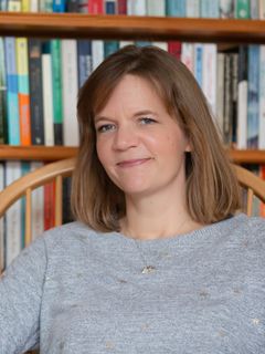 Annie Lyons