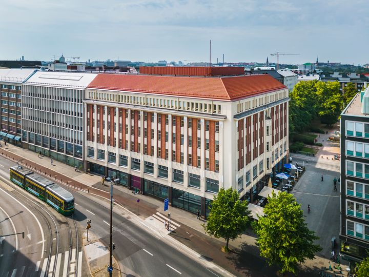 Antilooppi has a sizable portfolio, over 400,000 lettable square metres. In addition to offices in the capital area of Finland, the company also owns a shopping centre in Helsinki.