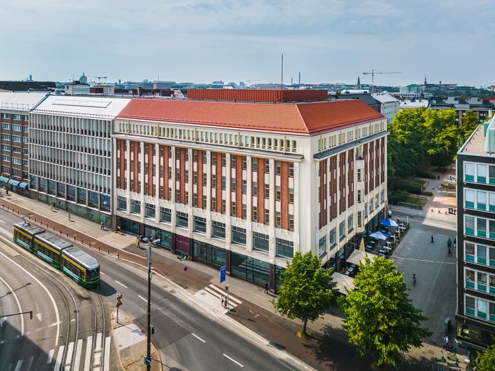 Historical Siltasaari 10 is one of the most sought-after office locations in Helsinki. Photo: Martin Sommerschield / Kuvio.