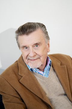 Suomentaja Juhani Salokanteleen kuva © Heli Sorjonen