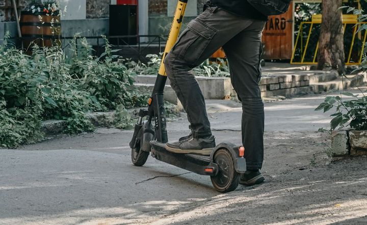 Sähköisten kulkuvälineiden aiheuttamista häiriöistä ja onnettomuuksista uutisoidaan säännöllisesti, mutta Ifin tilastojen mukaan yksityishenkilöt ajavat omilla laitteillaan varsin turvallisesti.