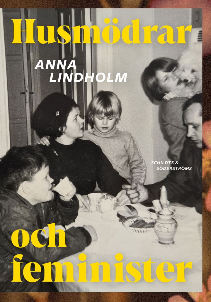 "På pärmbilden är min mormor Helena tillsammans med min morfar Sten och deras barn; min mamma, moster och morbror. Och deras hund Tossan. Fotot är från ett privat släktalbum."