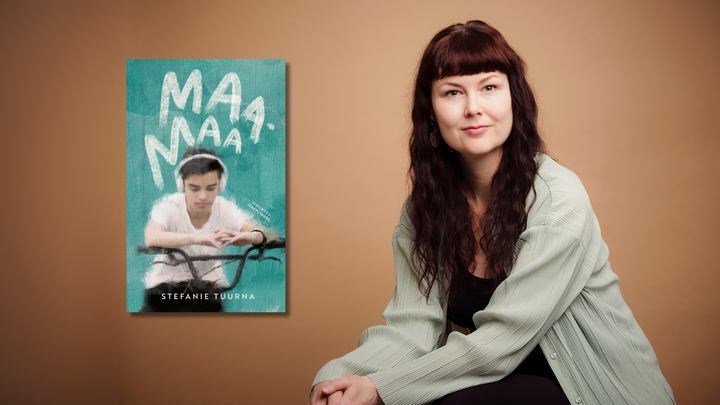 Maamaa är Stefanie Tuurnas debut, och utkom på finska i januari. Översättningen är gjord av författaren Kaj Korkea-aho, som också fungerade som stamningskonsult för den finska originalutgåvan.