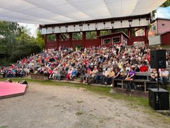 Vihdin Teatterin kesänäyttämön katsomo. Kuva: Vihdin Teatteri.