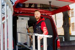 Assonant vastaa sähköhuoltopalveluista Komun hallinnoimassa asuntosalkussa.