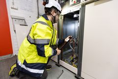 Pirkanmaalainen Avitor Sähkö on erikoistunut keskijännitetöihin.