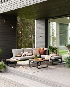 Pyöristetyt linjat tuovat suositun Lumme-sarjan muotoiluun keveyttä. Sarja täydentyi tänä vuonna nojatuoleilla ja 2-istuttavilla sekä 3-istuttavilla sohvilla.