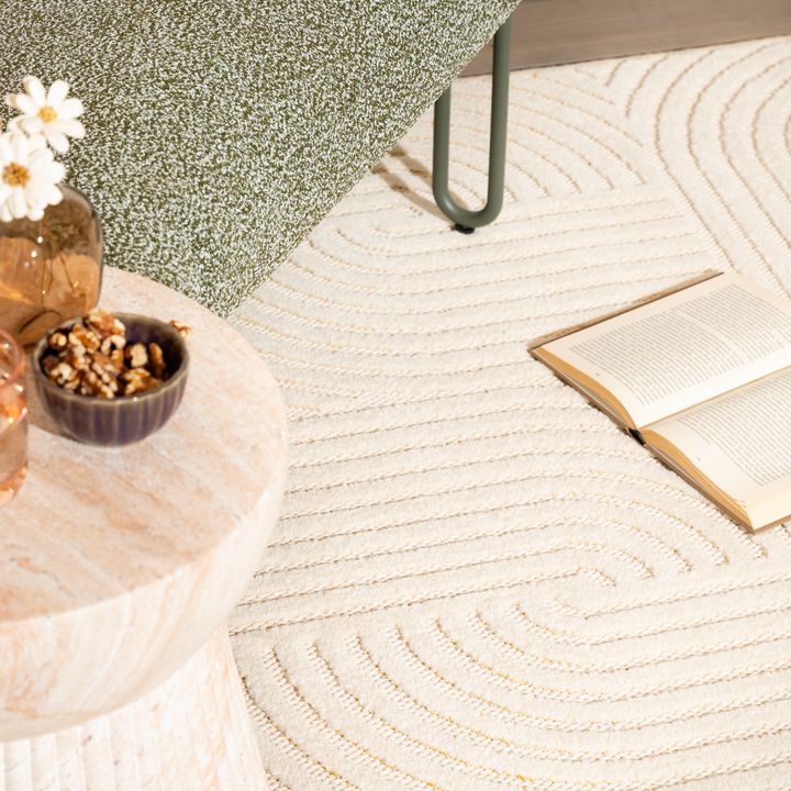 Kohokuvioitu%20Kurvi-matto%20sopii%20niin%20sis%E4-%20kuin%20ulkok%E4ytt%F6%F6n.