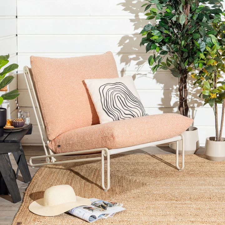 Suosittu%20Brafab%20Blixt%20-nojatuoli%20saa%20t%E4n%E4%20kes%E4n%E4%20uuden%20herkullisen%20persikans%E4vyisen%20teddyverhoilun.%20Yksinoikeudella%20Vekelt%E4.