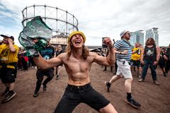 Kolmipäiväinen Tuska keräsi jälleen 60 000 metallimusiikin ystävää Helsingin Suvilahteen. Kuva: Petri Sara
