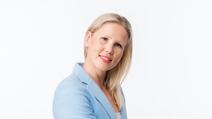 “Moni organisaatio välttelee hybridityöhön liittyvien päätösten tekemistä, koska pelätään työntekijöiden reaktioita. Huoli on usein turha,” sanoo JLL:n työympäristökehityksen palveluista vastaava johtaja Sofia Jakas.