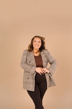 Veera Papinoja (kuva: Pauliina Tähkäpää / Bazar Kustannus)