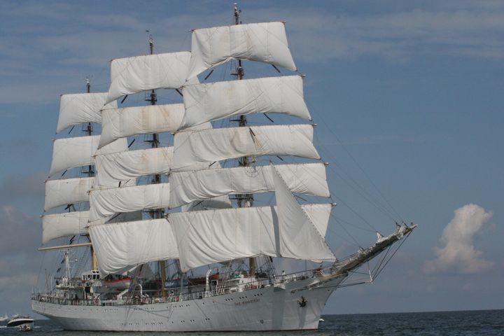 Dar Mlodziezy