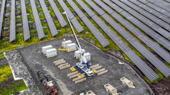 Kuvituskuva Solarigon toteuttamasta Kuortaneen hybridienergiapuistosta, jossa aurinkovoimala ja sähkövarasto muodostavat yhtenäisen energiantuotantokokonaisuuden.