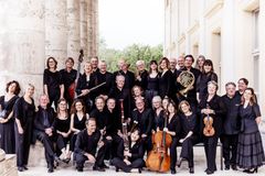 Maailman arvostetuimpiin kuuluva kamariorkesteri Chamber Orchestra of Europe palaa toivottuna Juhlaviikoille Robin Ticciatin johdolla.
