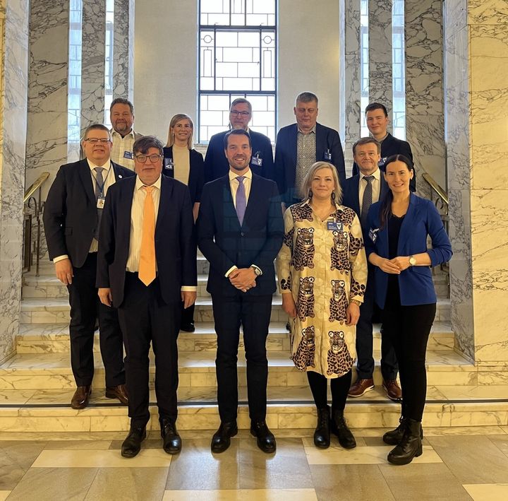 Valtatien 3 Tampere–Vaasa-välin edunvalvontaverkoston edustajia.