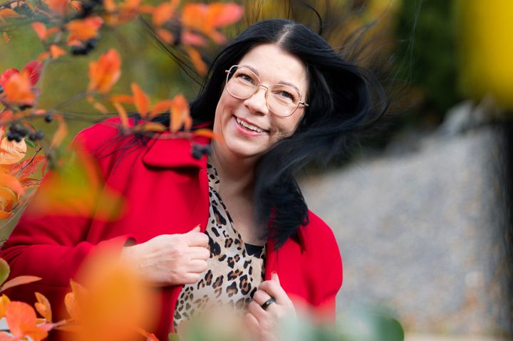 Professori Anne Mäkikangas on valittu Vuoden psykologiksi 2025. Työelämän tutkimuskeskuksen johtaja tutkii työhyvinvointia ja työuupumusta.