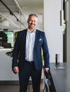 Kuvassa OmaSp Vaasan konttorinjohtaja Stefan Grönholm
