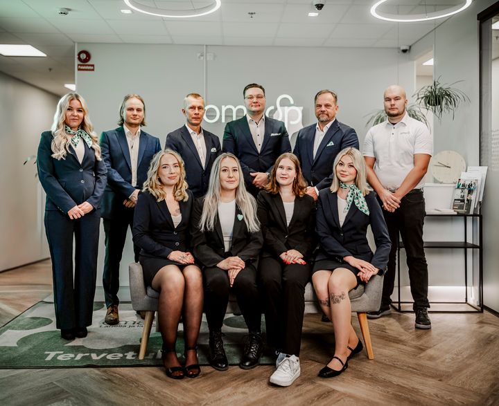 Kuvassa Joensuun konttorin kymmenen asiantuntijaa