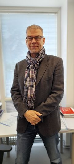 Pastor i Helsingfors svenska baptistförsamling Jani Edström tycker att materialet fungerar bra då det fokuserar på det praktiska och inte försöker ändra på trosuppfattningar.