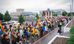 Oulu Pride -kulkue vuonna 2022. Kuva Tiina Mäki.