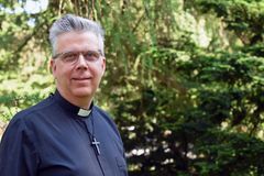 Mikael Forslund är kyrkoherde i Vasa svenska församling och närvarande under samtalet 25.10.