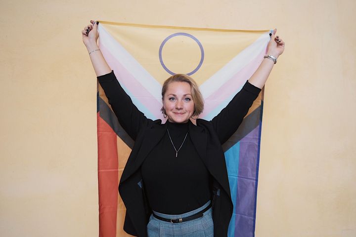 Isabel Flemming är verksamhetsledare för Regnbågsallians. Hon tycker att det är viktigt att man inom alla sektorer i samhället lyfter jämlikhetsfrågor, också inom kyrkan.