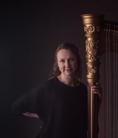 Taideyliopiston Sibelius-Akatemian harpunsoiton vastuuopettaja ja festivaalin taiteellinen johtaja Päivi Severeide