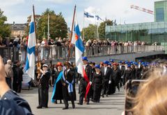 Taideyliopiston promootion juhlakulkue 17.8.2024