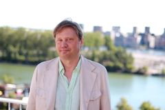 Kuva Sami Alanteesta taustalla kesäinen Kalasatama