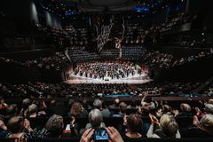 Tunnelmia Musiikkitalon Konserttisalista Sibelius-Akatemian kuorojen ja sinfoniaorkesterin yhteiskonsertin päätteeksi maaliskuussa 2025.