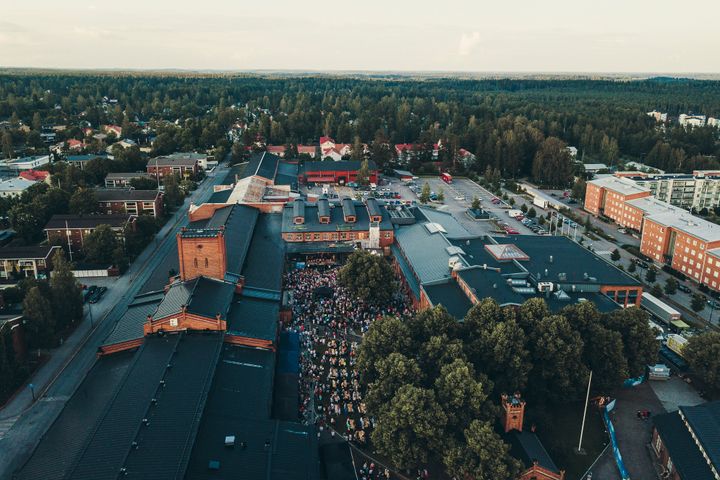 Villatehtaan alue toimii monen tapahtuman paikkana myös kesällä 2024.